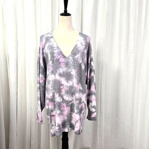 2/$30 Torrid Size 4 Grey and Pink Tie-Dye V-Neck‎ Long Sleeve Sweater